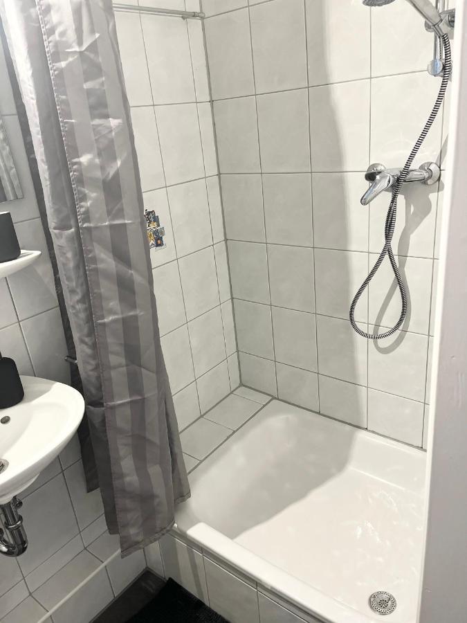 Gemuetliches Zentrales Apartment 2 Min Bis Du Hbf Duisburgo Esterno foto